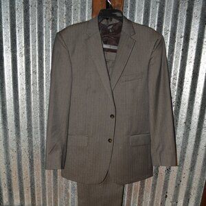 JoS A Bank Men's Suit Grey Sz 40R,  Pants 34" x 31.5+"
